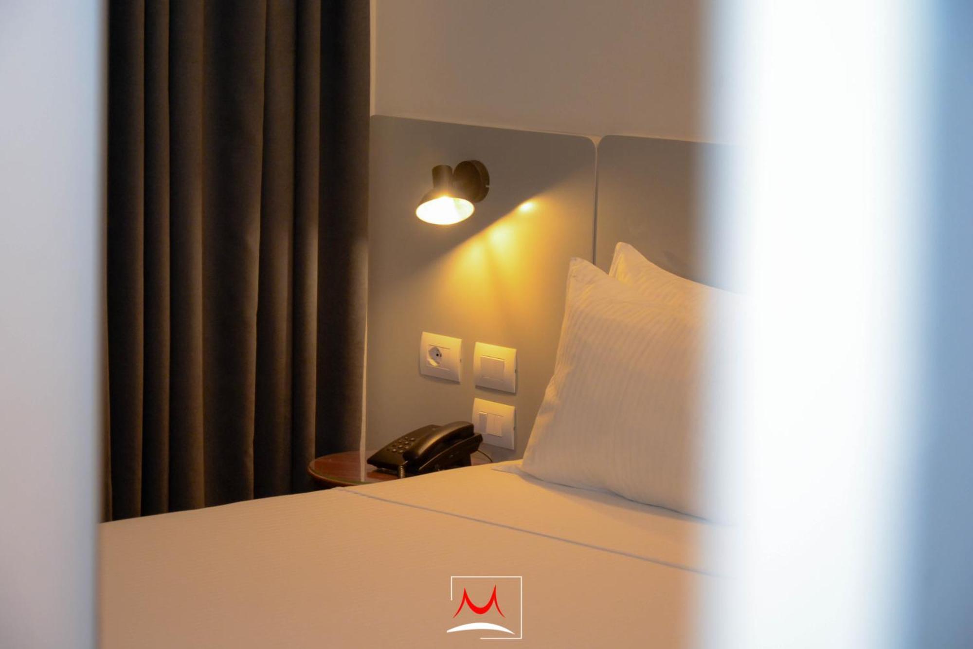 Hotel Theatro- City Center Tirana Exteriör bild