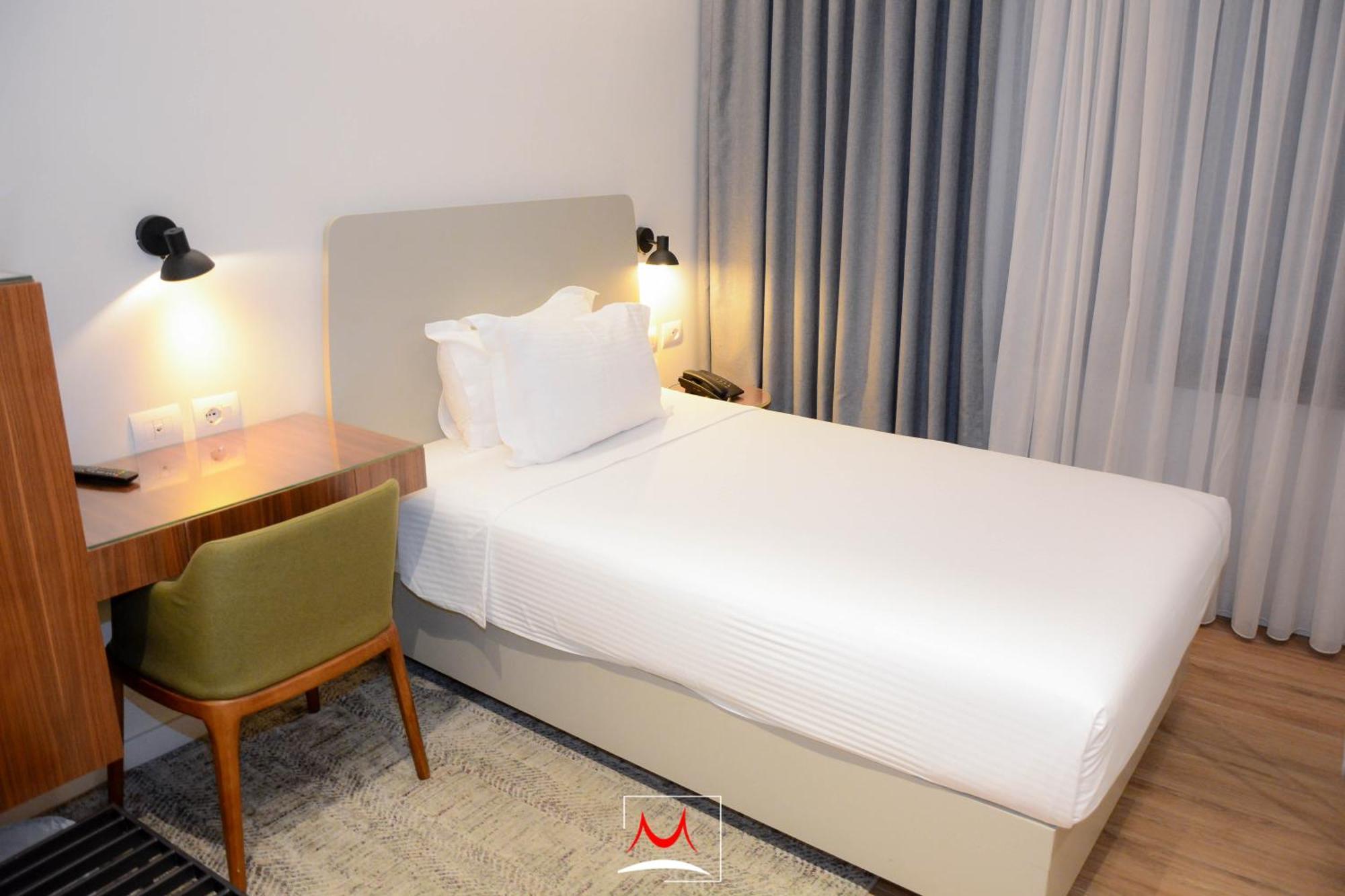 Hotel Theatro- City Center Tirana Exteriör bild